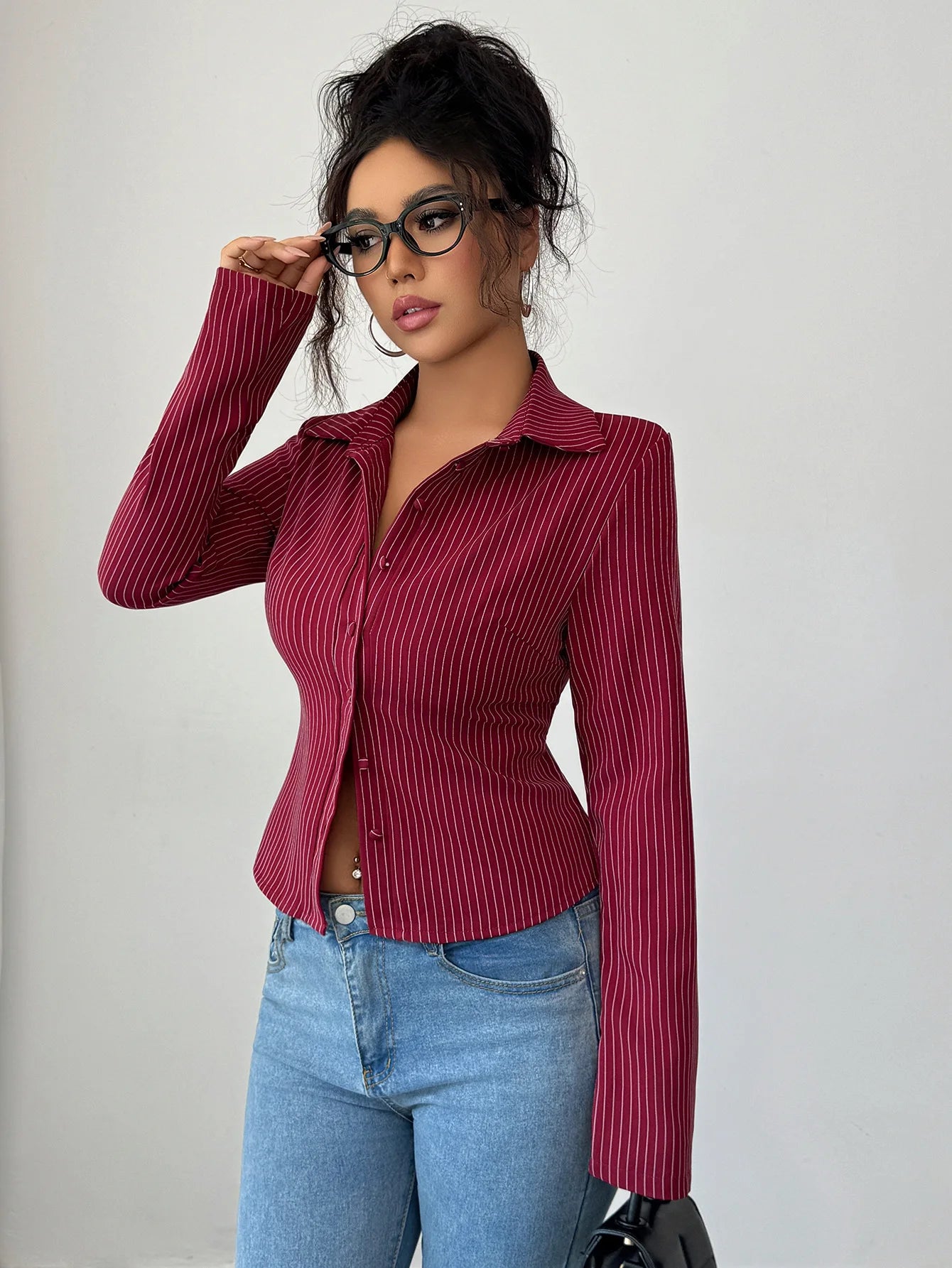A fitted shirt is a wardrobe essential designed to contour the body while maintaining a clean, polished silhouette. Unlike relaxed or oversized styles, it follows the natural lines of the torso, creating a sharp and streamlin