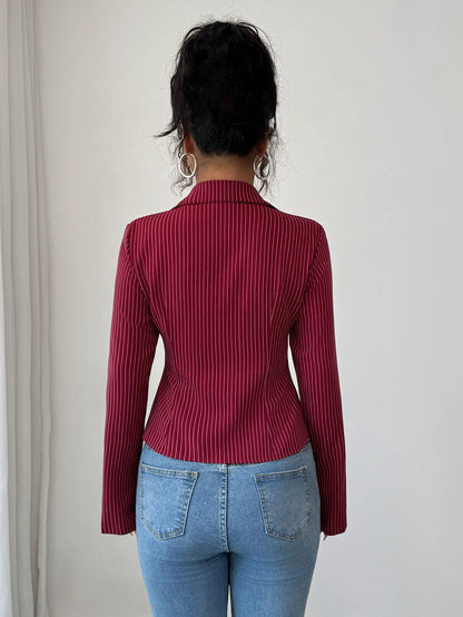 A fitted shirt is a wardrobe essential designed to contour the body while maintaining a clean, polished silhouette. Unlike relaxed or oversized styles, it follows the natural lines of the torso, creating a sharp and streamlin
