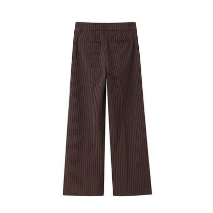A brown vest paired with high-waisted brown pants creates a sleek, monochromatic look that feels both polished and effortlessly refined. The vest adds a tailored, structured edge—especially when worn fitted or slightly crop