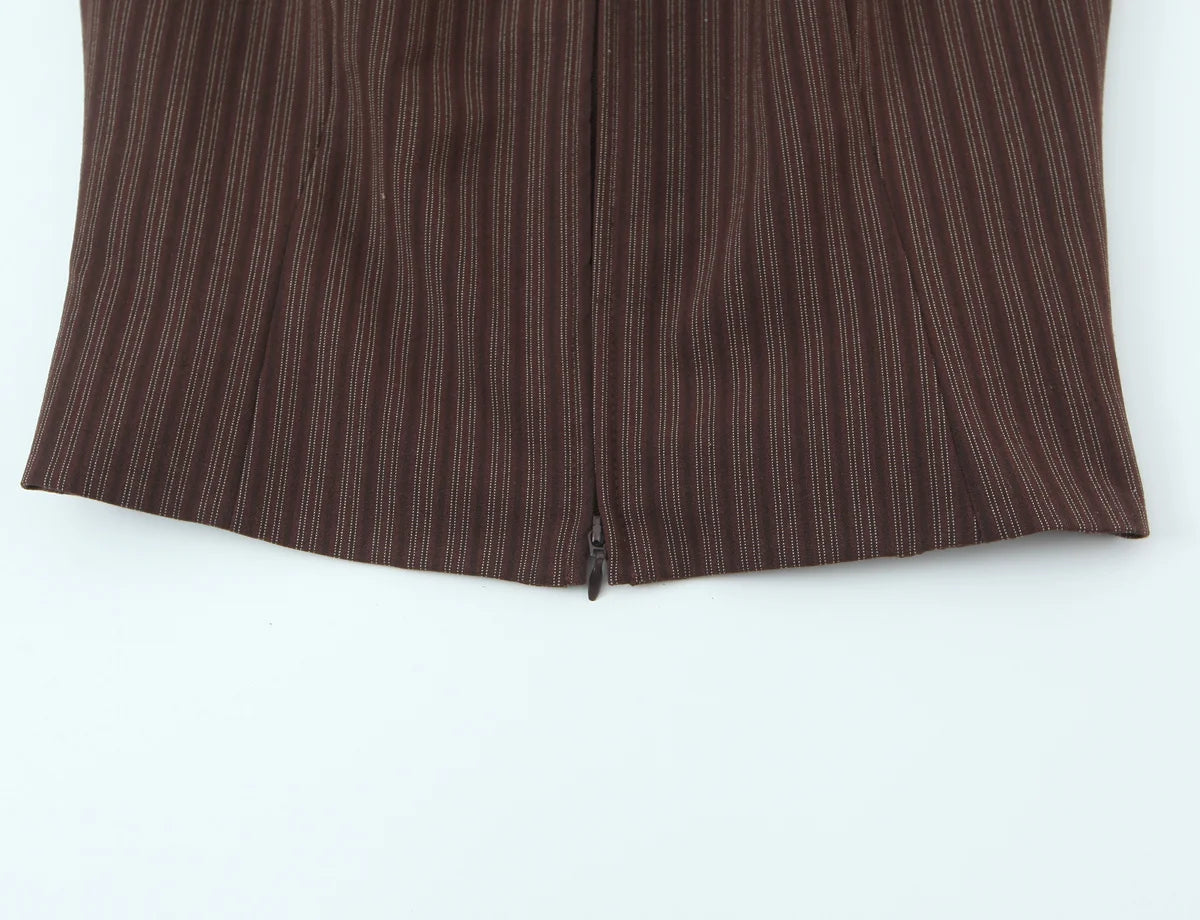A brown vest paired with high-waisted brown pants creates a sleek, monochromatic look that feels both polished and effortlessly refined. The vest adds a tailored, structured edge—especially when worn fitted or slightly crop