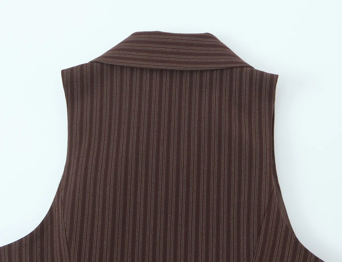 A brown vest paired with high-waisted brown pants creates a sleek, monochromatic look that feels both polished and effortlessly refined. The vest adds a tailored, structured edge—especially when worn fitted or slightly crop