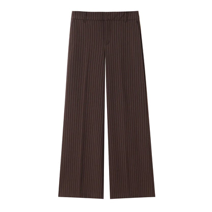 A brown vest paired with high-waisted brown pants creates a sleek, monochromatic look that feels both polished and effortlessly refined. The vest adds a tailored, structured edge—especially when worn fitted or slightly crop